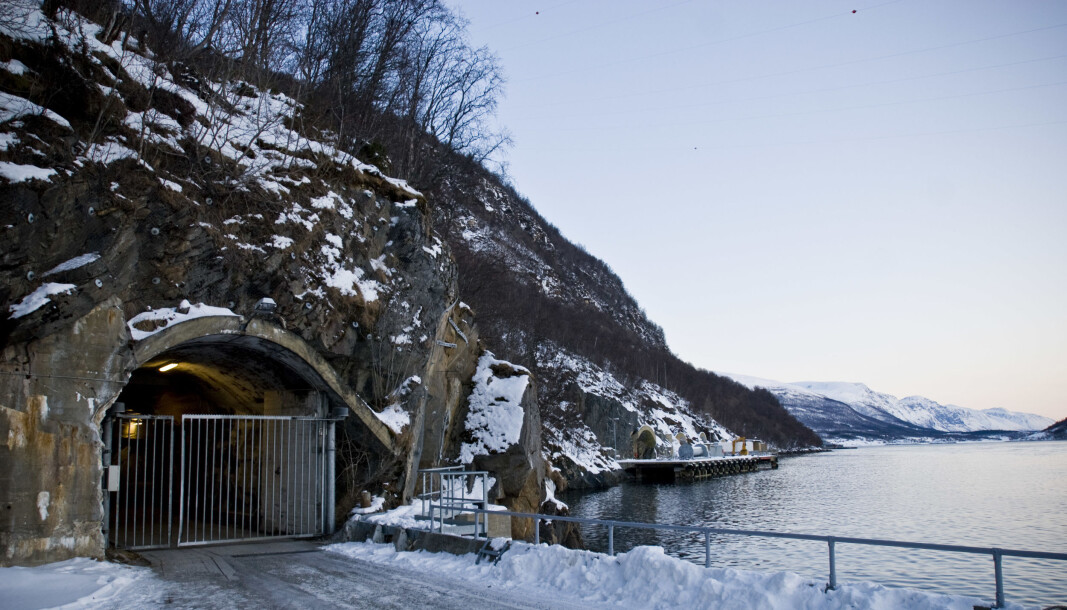 VELGES BORT: Inngangen til fjellanlegget på Olavsvern orlogsstasjon. Forsvaret har heller valgt å legge forhåndslagrene til Ofoten-området. VELGES BORT: Inngangen til fjellanlegget på Olavsvern orlogsstasjon. Forsvaret har heller valgt å legge forhåndslagrene til Ofoten-området.