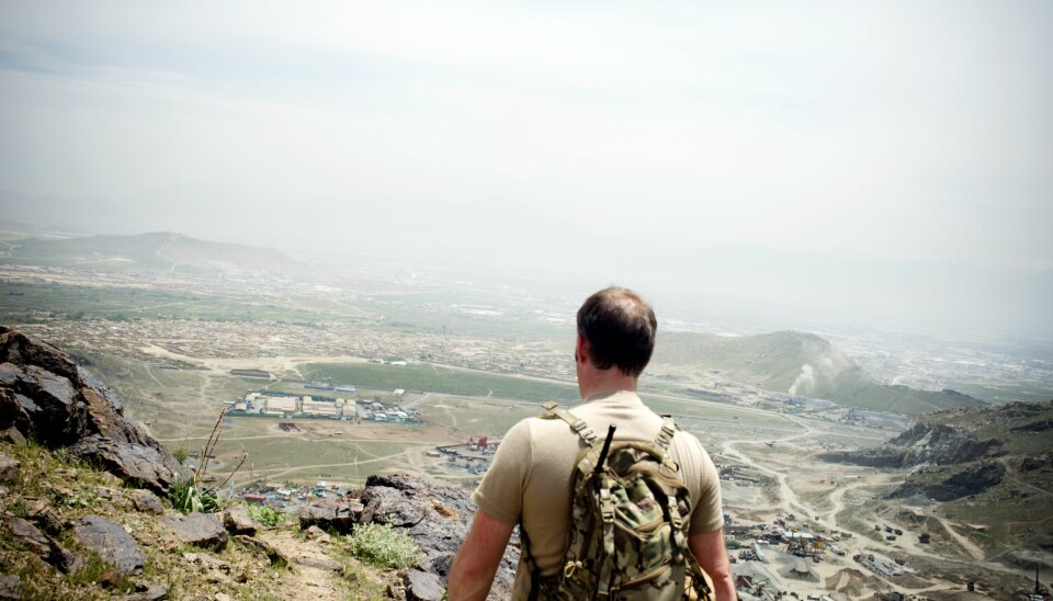 Utsikt over Kabul sammen med sjef for den norske styrken TF-51.