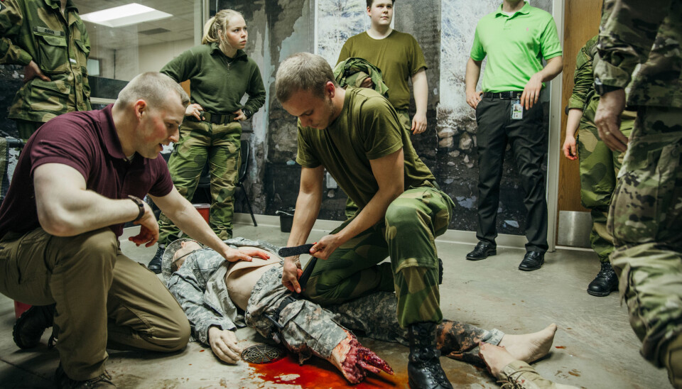 US National Guard lærte deltakerne om førstehjelp i strid, under Heimevernets årlige utveksling NOREX i 2019. Deltakerne i Minnesota fikk blant annet lære om bruken av tourniquet, og hvordan en syr sting.
