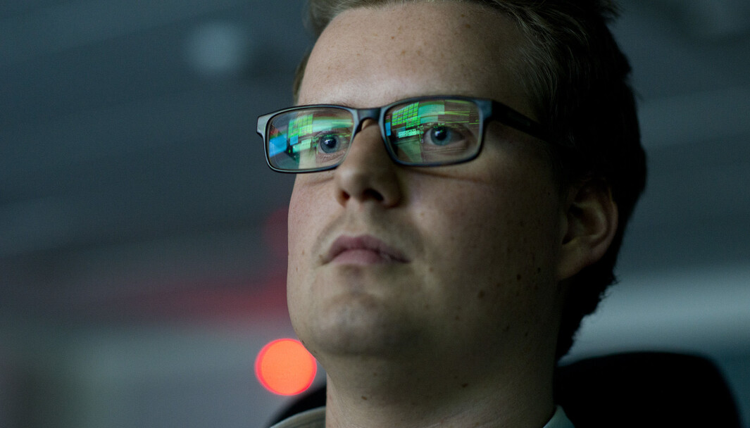 Jobben til Fredrik Fjeld er å forsvare Norge mot cyberangrep. Det gjør han hver dag. Jobben til Fredrik Fjeld er å forsvare Norge mot cyberangrep. Det gjør han hver dag.