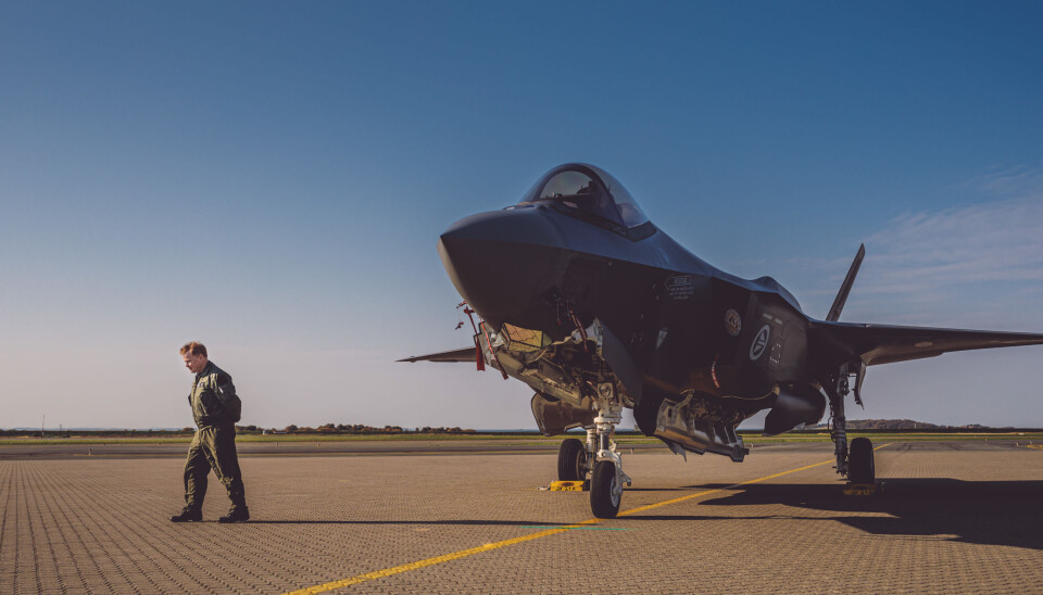 Jeg er av den oppfatning at britene ønsker et tettere samarbeid om F-35 velkommen, skriver Ståle Nymoen. Her ser vi sjef for 332-skvadron Tron Strand ved et F-35 på Ørland flystasjon.