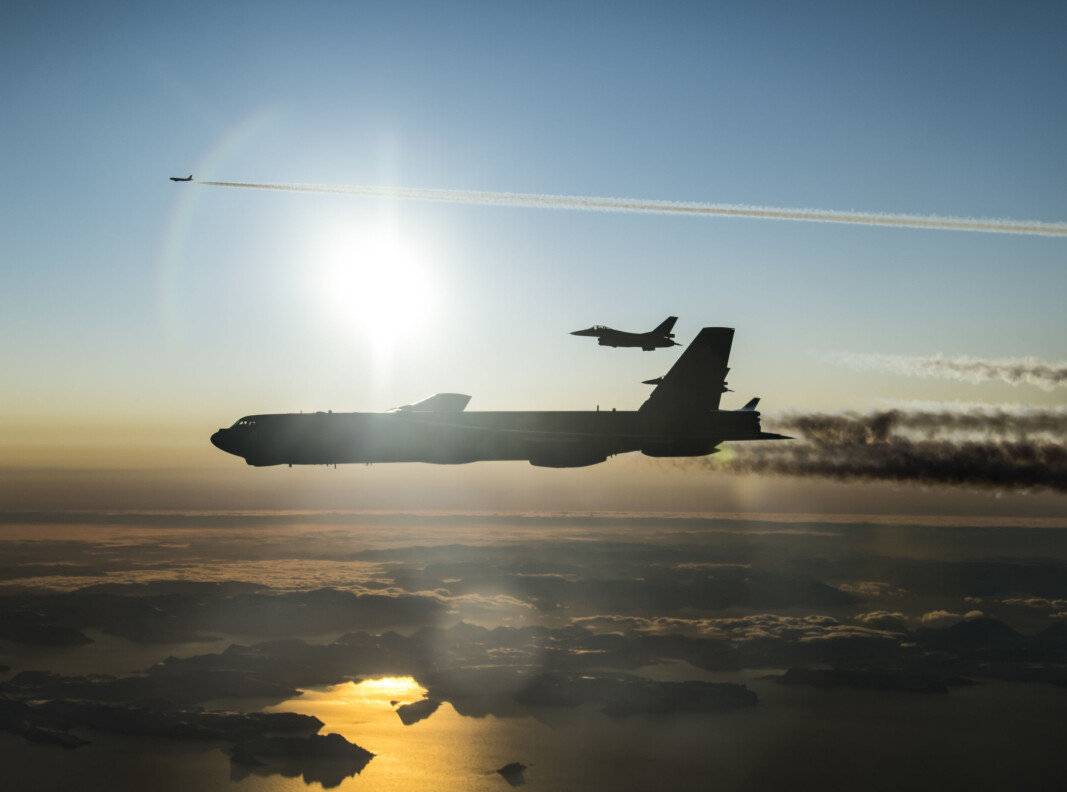Et B-52H sammen med norske jagerfly over Barentshavet. Et B-52H sammen med norske jagerfly over Barentshavet.
