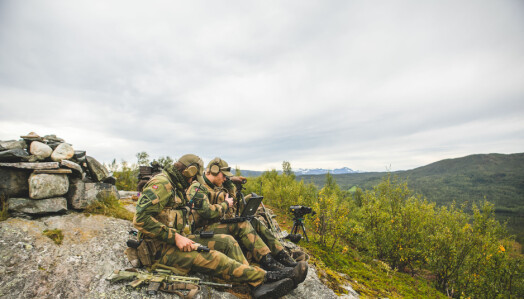 Ildledere (JTAC) fra Artilleribataljonen samtrener med amerikansk B52 strategisk bombefly i Setermoen skytefelt. Ildledere (JTAC) fra Artilleribataljonen samtrener med amerikansk B52 strategisk bombefly i Setermoen skytefelt.