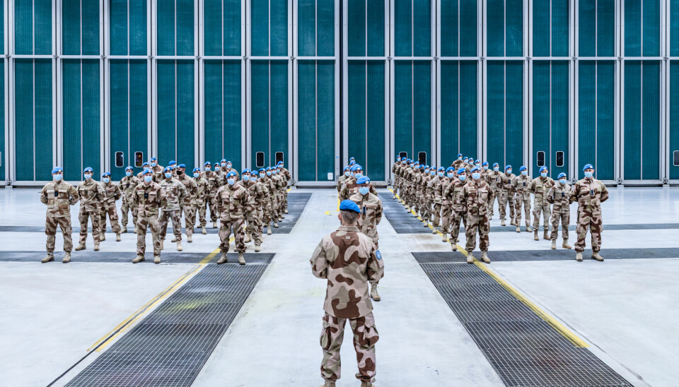 OPPDRAG: Forsvaret har utfordringer med å beholde kompetanse, skriver Jens B. Jahren . Her ser vi norske soldater er på vei til FN-oppdrag i ørkenlandet Mali.