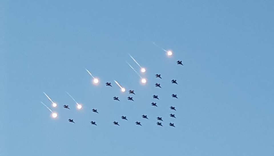 F-16 flyr over Stokmarknes.