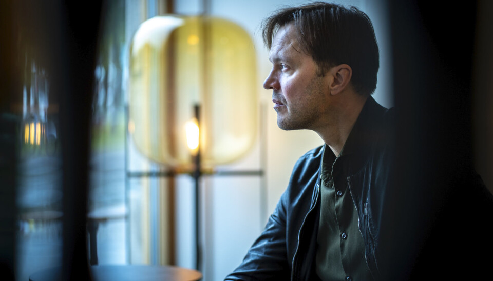 Serien Atlantic Crossing gir seg ut for å være et resultat av grundige studier som gjør at man nå kan fortelle hva som egentlig skjedde, skriver Harald Stanghelle. På bildet er regissør av serien Alexander Eik .