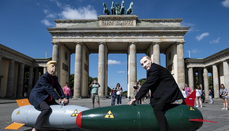 Det er en trist ironi at våpnene vi har skapt som den ultimate beskyttelse har vist seg å være den største fienden, skriver William Sætren. Dette bildet er fra demonstrasjon mot atomvåpen i Tyskland i 2020.