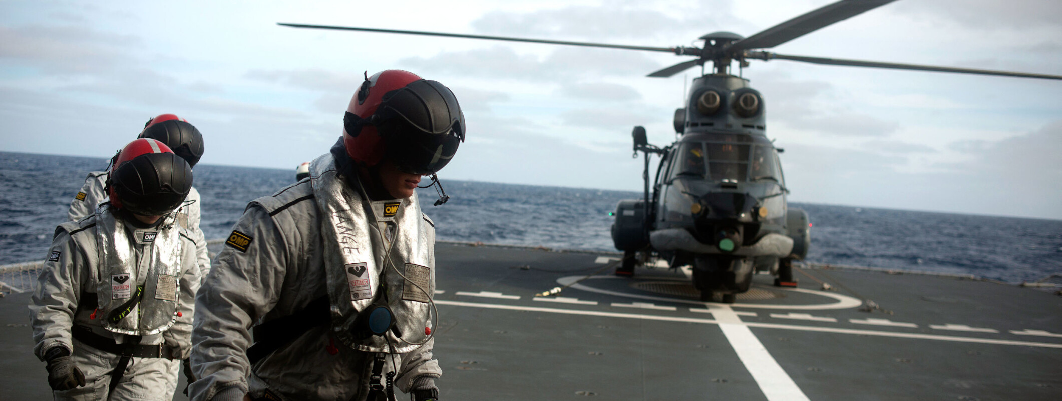 Fra en reportasje om øvelsen Rimpac- rim of the pacific, verdens største marineøvelse i havområdene rundt øygruppen Hawaii i Stillehavet. Norge deltok for første gang med fregatten KNM Fridtjof Nansen og seilte sammen med 48 andre fartøy, seks undervannsbåter og 200 fly og helikoptre. I alt 25000 personer deltok i øvelsen. Fra en reportasje om øvelsen Rimpac- rim of the pacific, verdens største marineøvelse i havområdene rundt øygruppen Hawaii i Stillehavet. Norge deltok for første gang med fregatten KNM Fridtjof Nansen og seilte sammen med 48 andre fartøy, seks undervannsbåter og 200 fly og helikoptre. I alt 25000 personer deltok i øvelsen.