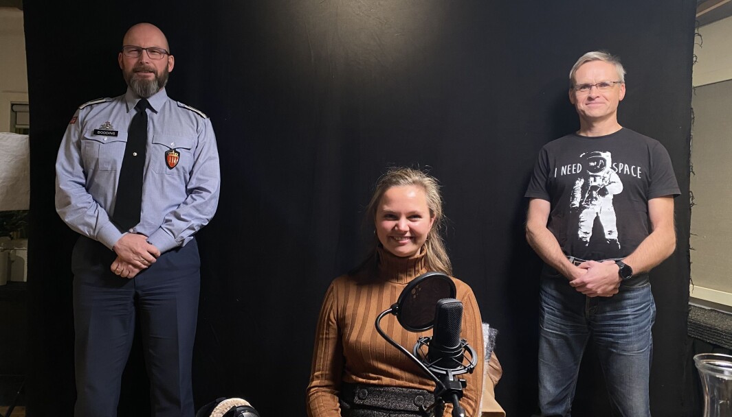 Journalist Andrea Rognstrand (i midten), med John-Arild Bodding (t.v.) og Kjetil Michaelsen (t.h.). Journalist Andrea Rognstrand (i midten), med John-Arild Bodding (t.v.) og Kjetil Michaelsen (t.h.).