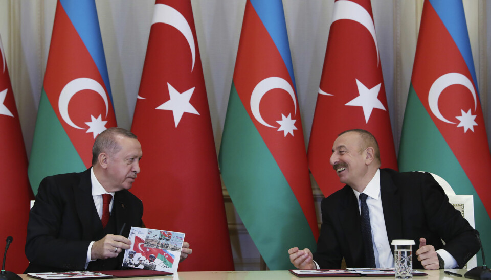 Vi i det vestlige Europa kan bli fristet til å sitte i ro i båten og håpe på at nå har Erdogan fått nok, skriver Erik Espeset. Her er Tyrkias president Recep Tayyip Erdogan og Aserbajdsjan president Ilham Aliyev.