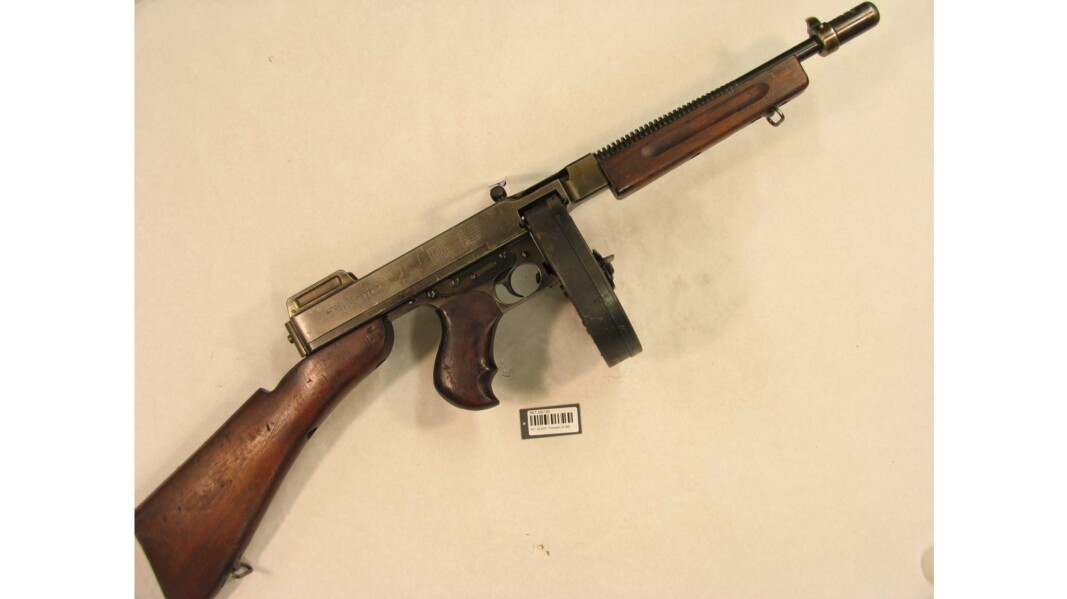 En Thompson-maskinpistol som tilhørte Gunnar Sønsteby har vært savnet i 40 år. Bildet er av samme våpentype, men er ikke samme våpen som ble stjålet. En Thompson-maskinpistol som tilhørte Gunnar Sønsteby har vært savnet i 40 år. Bildet er av samme våpentype, men er ikke samme våpen som ble stjålet.