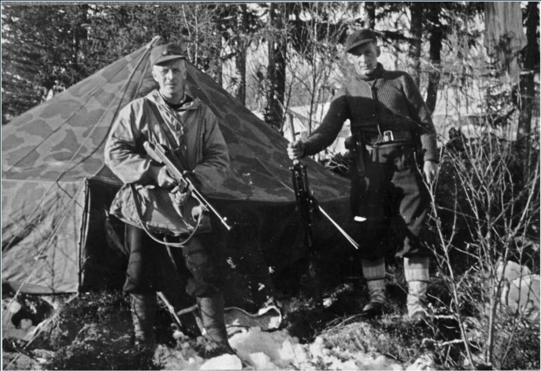 Norske soldater fra Kompani Linge. Til venstre fenrik Alf Graven med et våpen av samme type som ble stjålet fra Hjemmefrontmuseet.. Norske soldater fra Kompani Linge. Til venstre fenrik Alf Graven med et våpen av samme type som ble stjålet fra Hjemmefrontmuseet..