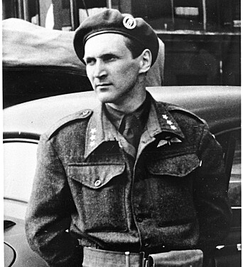 Gunnar Sønsteby donerte våpenet til Hjemmefrontsmuseet, hvor det senere ble stjålet. Gunnar Sønsteby donerte våpenet til Hjemmefrontsmuseet, hvor det senere ble stjålet.