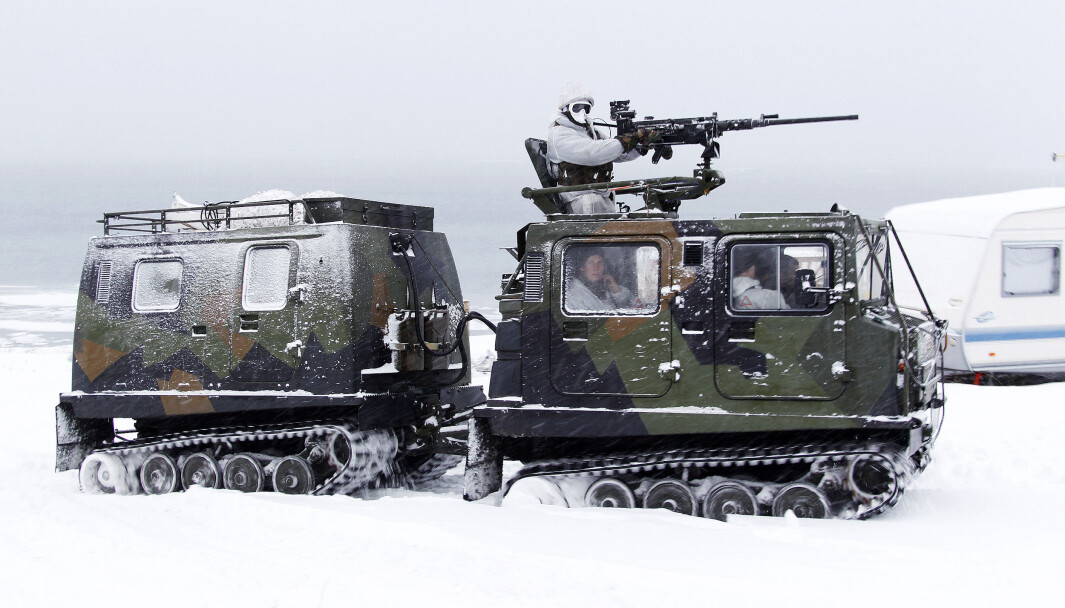 Nederlandske soldater på vinterøvelse i Norge, i en BV 206 som tilhører Forsvaret. Nederlandske soldater på vinterøvelse i Norge, i en BV 206 som tilhører Forsvaret.