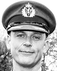 Oslo 20140508.
Oberstl¯ytnant KÂre Emil BrÊndeland (tv) og l¯ytnant Aleksander Hesseberg Vikeb¯ ble torsdag dekorert med Norges h¯yeste utmerkelse, Krigskorset med sverd, under en seremoni p Akershus festning i Oslo.
Foto: HÂkon Mosvold Larsen / NTB Oslo 20140508.
Oberstl¯ytnant KÂre Emil BrÊndeland (tv) og l¯ytnant Aleksander Hesseberg Vikeb¯ ble torsdag dekorert med Norges h¯yeste utmerkelse, Krigskorset med sverd, under en seremoni p Akershus festning i Oslo.
Foto: HÂkon Mosvold Larsen / NTB