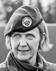 Demonstrasjon av sjef Heimevernet, generalmajor Elisabeth Michelsen, hvor hun sendte måldata til F-35. Demonstrasjon av sjef Heimevernet, generalmajor Elisabeth Michelsen, hvor hun sendte måldata til F-35.