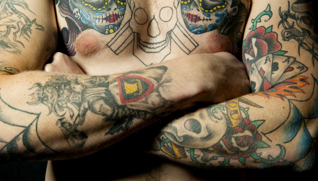 Dennis Landing har brukt rundt 40 000 kroner på tatoveringer.