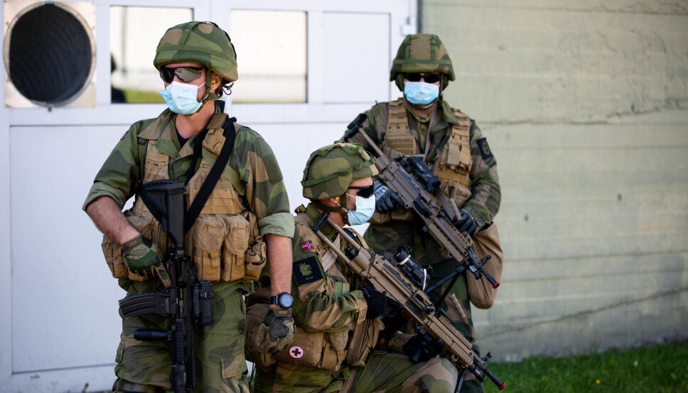 Koronaen har satt sitt preg på Forsvaret, det har også ført til en økning i antallet refselser. Soldatene på bildet er ikke knyttet til saken.