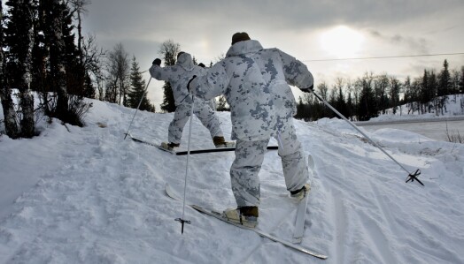 Soldater fra US Marines øver seg på ski.