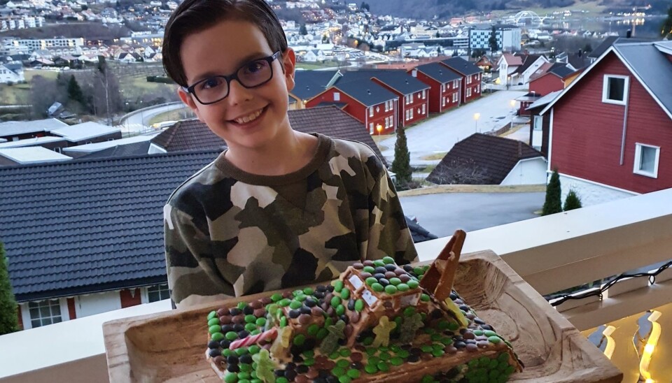 Kristian Øvertun med KNM Glimt. Nå drømmer han om jobb på samme fartøy.