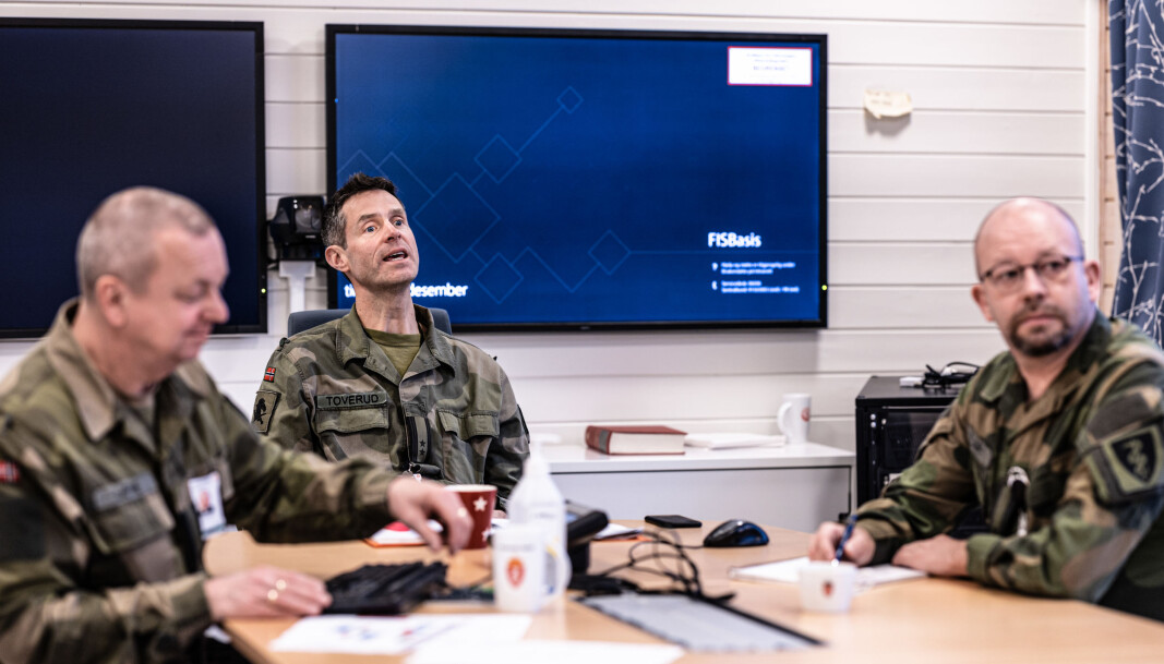 Ole Gunnar Sætre (t.v.) Simen Forr Toverud og Audun og Audun Skaret har utarbeidet retningslinjer for å forhindre smittespredning av COVID-19 i Forsvaret. Ole Gunnar Sætre (t.v.) Simen Forr Toverud og Audun og Audun Skaret har utarbeidet retningslinjer for å forhindre smittespredning av COVID-19 i Forsvaret.