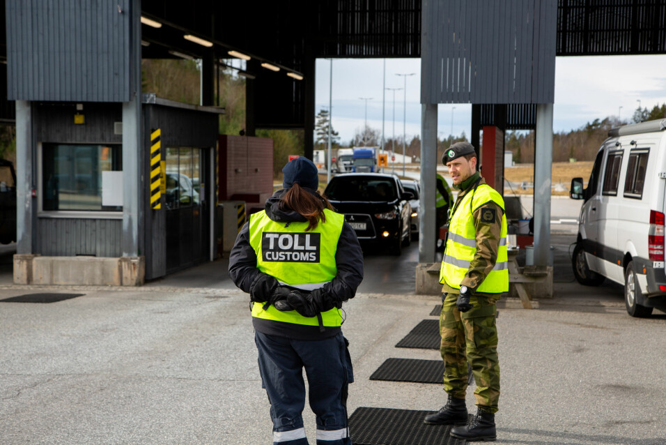 HV-soldater fra Oslofjord heimevernsdistrikt-01 bistår sivile myndigheter med grensekontroll på Svinesund.