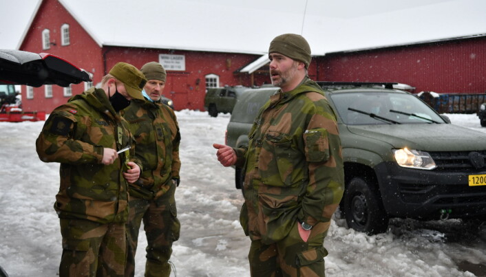 Nestkommanderende i innsatsstyrke Derby, kaptein Jørn Landerud (t.h.) Nestkommanderende i innsatsstyrke Derby, kaptein Jørn Landerud (t.h.)