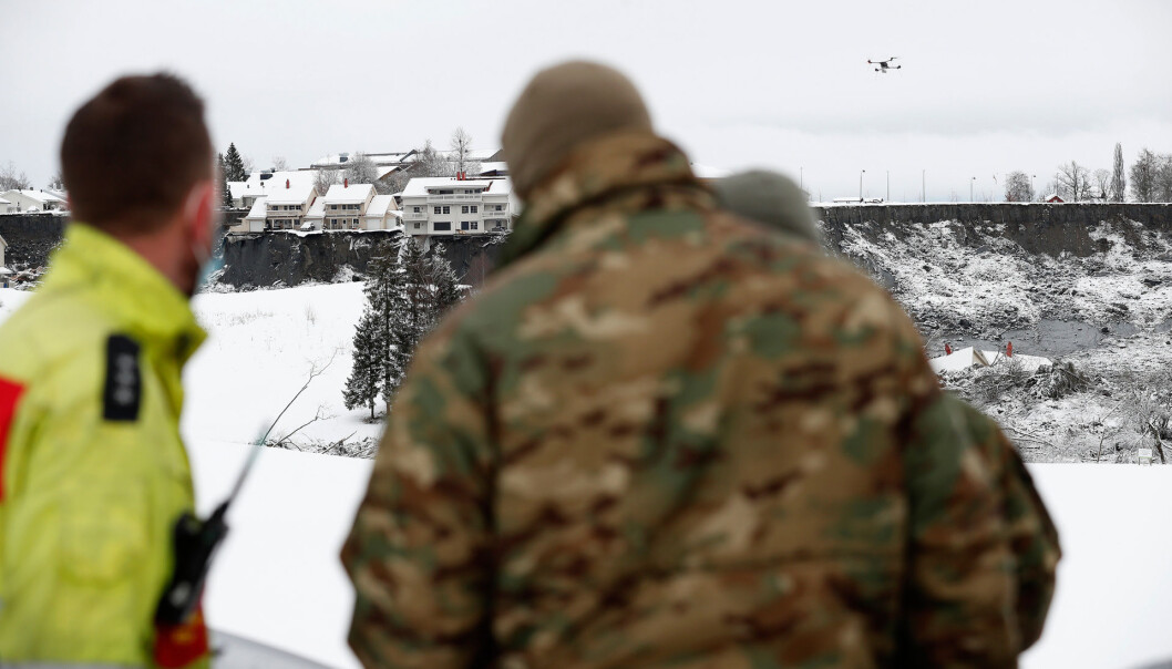 LEIRSKRED: Forsvaret er en sentral aktør når kriser skal løses, enten det er pandemier eller ras, skriver Torbjørn Bongo og Stina Hassel. Dette bildet er fra Gjerdrum kommune hvor Forsvaret blant annet støttet politiet. LEIRSKRED: Forsvaret er en sentral aktør når kriser skal løses, enten det er pandemier eller ras, skriver Torbjørn Bongo og Stina Hassel. Dette bildet er fra Gjerdrum kommune hvor Forsvaret blant annet støttet politiet.