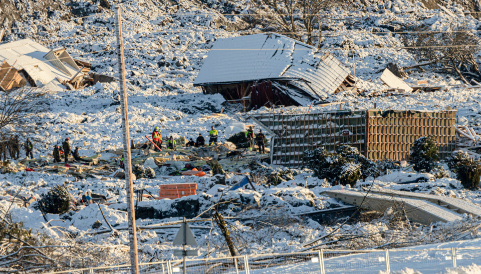 Forsvaret og Sivilforsvaret har bidratt etter at et leirskred tok med seg flere hus og førte til store ødeleggelser på Ask 30. desember 2020.