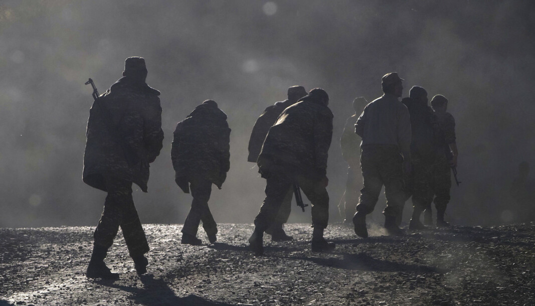 Det har blitt drept form mange sivile på begge sider i tillegg til soldater, skriver Erik Espeset. Her ser vi armenske soldater i grenseområdet mellom Aserbajdsjan og Armenia. Det har blitt drept form mange sivile på begge sider i tillegg til soldater, skriver Erik Espeset. Her ser vi armenske soldater i grenseområdet mellom Aserbajdsjan og Armenia.