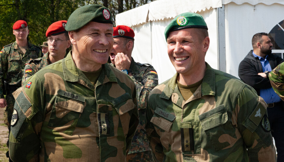 Oberst Jan Østbø og Oberstløytnant Ole Christian Emaus i Tyskland i 2019 under demonstrasjon av Nato's Very Hight Readiness Task Force.