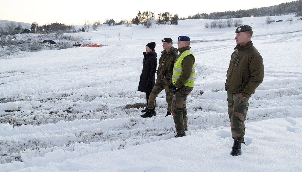 Forsvarssjef General Eirik Kristoffersen besøkte soldater som deltok i forskjellige oppdrag etter raset på Gjerdrum, her med Runar Jeistad fra BrigN og Sjef HV-02, Thor Andreas Kårsten. Forsvarssjef General Eirik Kristoffersen besøkte soldater som deltok i forskjellige oppdrag etter raset på Gjerdrum, her med Runar Jeistad fra BrigN og Sjef HV-02, Thor Andreas Kårsten.