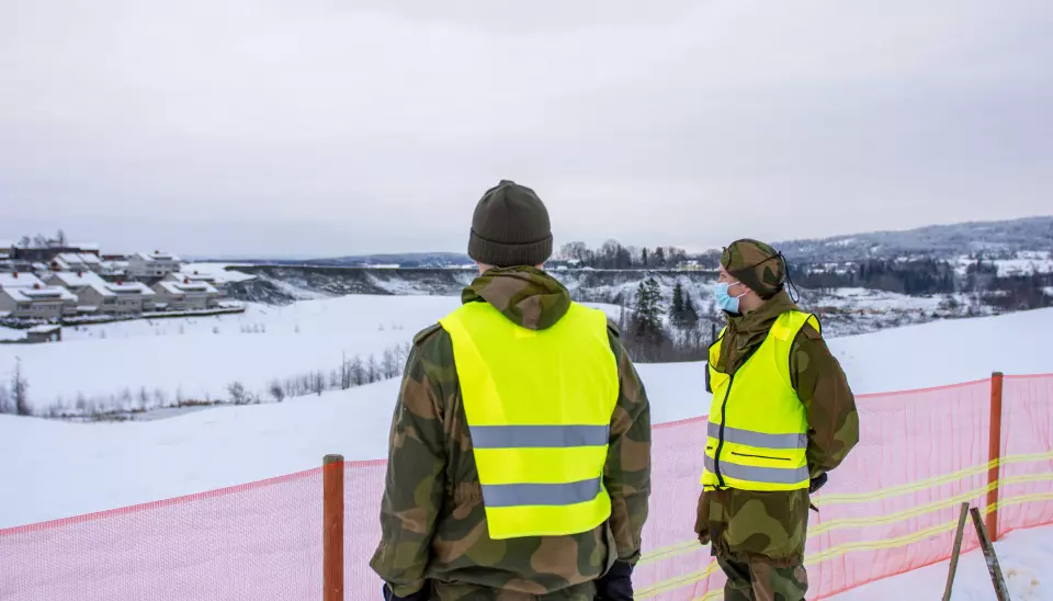 Soldater fra HV-02 på streif rundt skredområdet på Gjerdrum.