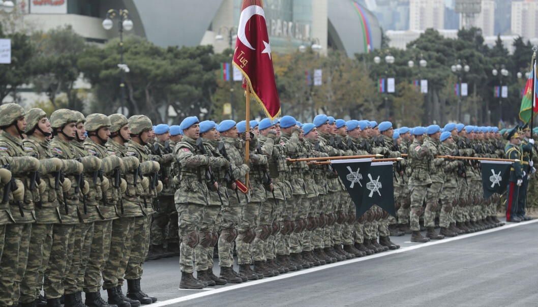 Aserbajdsjans president Aliyev uttaler at krigen ikke er over, skriver rektor Sven Erik Rise. Her ser vi tyrkiske soldater i Baku. Aserbajdsjans president Aliyev uttaler at krigen ikke er over, skriver rektor Sven Erik Rise. Her ser vi tyrkiske soldater i Baku.