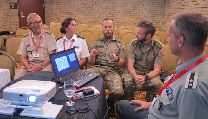 Herser vi medlemmer i Nordisk Militærmedicinsk Forum (NMF) . Fra venstre Lasse Braathen, Caroline Wetterberg, Christopher Clemmesen, Anders Skovsen og Johan Storm Munch. Herser vi medlemmer i Nordisk Militærmedicinsk Forum (NMF) . Fra venstre Lasse Braathen, Caroline Wetterberg, Christopher Clemmesen, Anders Skovsen og Johan Storm Munch.