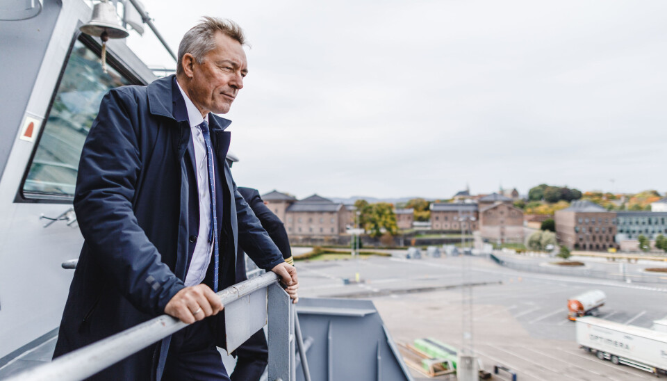 Forsvarsminister Frank Bakke-Jensen under et besøk på Kystvaktens nye slepeffartøy Bison.
