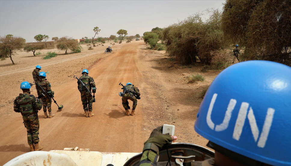 Soldater som er del av FN-operasjonen i Mali ute på patrulje. Onsdag ble tre soldater drept av en veibombe.