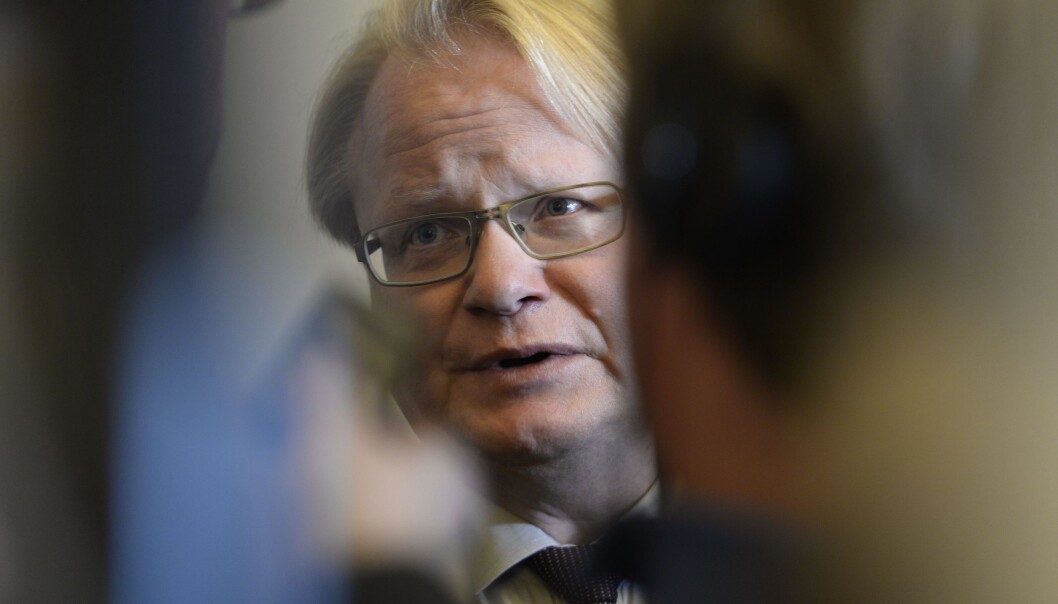 PRIVAT REISE: Sveriges forsvarsminister Peter Hultqvist møtte sin finske kollega på slutten av sin private reise til Finland. PRIVAT REISE: Sveriges forsvarsminister Peter Hultqvist møtte sin finske kollega på slutten av sin private reise til Finland.