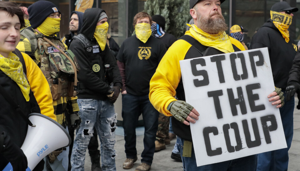 Medlemmer av Proud Boys demonstrerer den 6. januar i Columbus, Ohio. Flere hundre Trump-supportere, inkludert Proud Boys-medlemmer demonstrerte mot kongressens godkjenning av Joe Biden som USAs neste president.