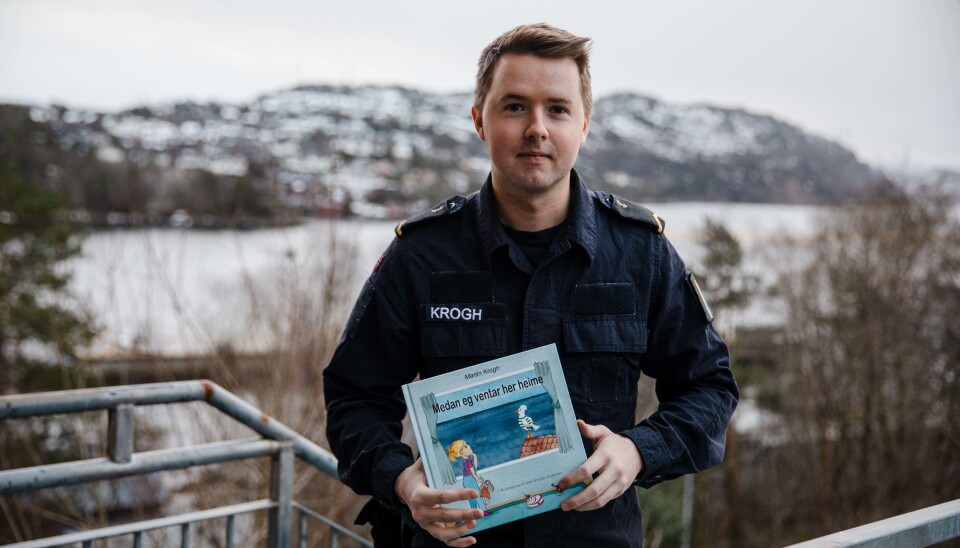 Martin Krogh er skipssjersjant og har nå skrevet bok.