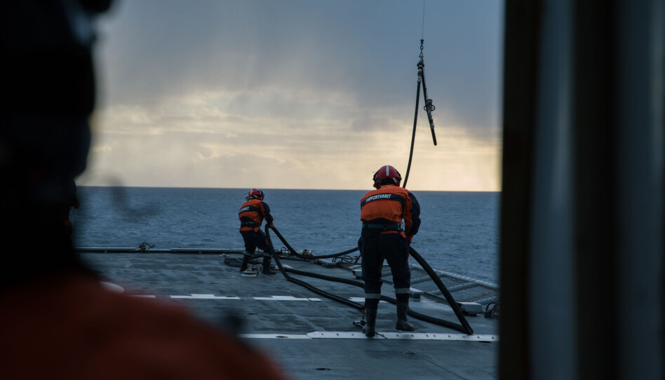 MIDLERTIDIG: Det er flere titalls på midlertidige kontrakter i Kystvakten, varsler tillitsvalgt. Her ser vi besetningen på kystvaktfartøyet KV Andenes.