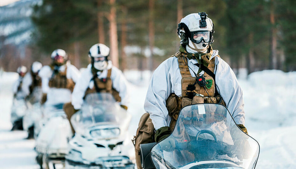 Personell fra 2. bataljon kjører snøscootere for å drive stridsoppklaring for Brigade Nord, under øvelse Vintermauk i Troms, februar 2018.