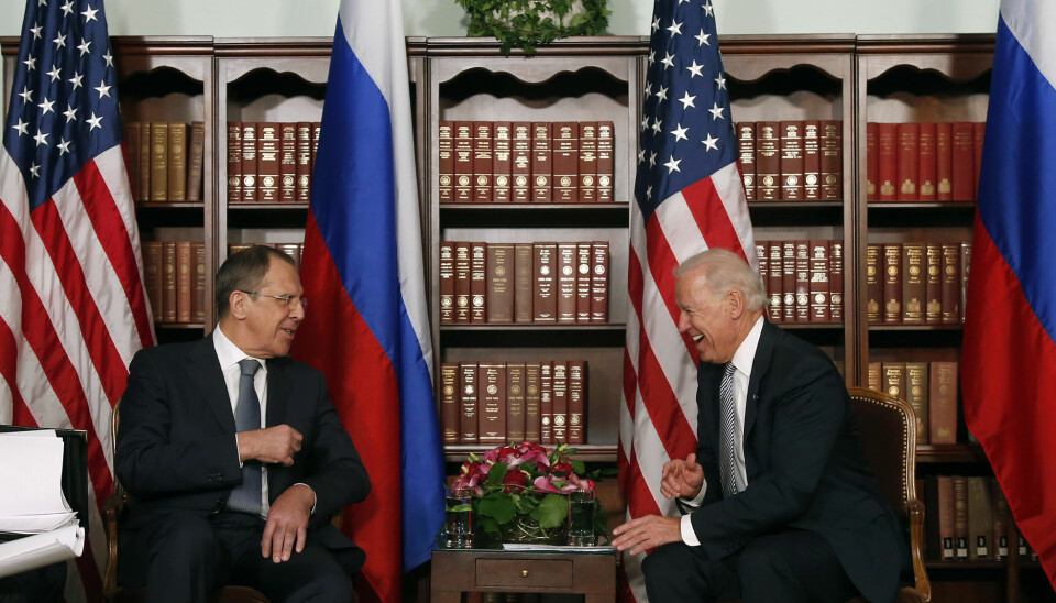 Russland her ved utenriksminister Sergej Lavrov kjenner godt til USAs nye president, sier Jakub Godzmirski. Dette bildet er fra 2013 da Biden var visepresident.