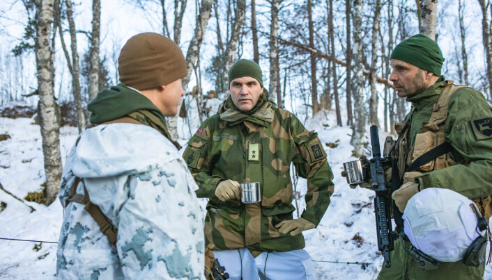 Sjef Hæren Lars Lervik besøker de amerikanske soldatene fra US Marines på Setermoen som er en del av Brigade øvelsen Rein 2 i november i fjor.