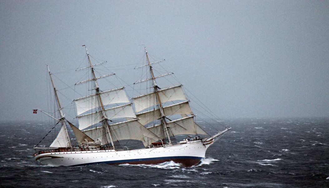 Statsraad Lehmkuhl under et tokt i Nord-Atlanteren i 2011. Statsraad Lehmkuhl under et tokt i Nord-Atlanteren i 2011.