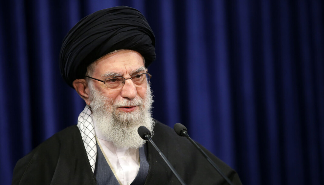 Irans øverste leder, ayatolla Ali Khamenei, truer med hevn mot USAs tidligere president Donald Trump for likvideringen av den iranske generalen Qasem Soleimani i fjor. Irans øverste leder, ayatolla Ali Khamenei, truer med hevn mot USAs tidligere president Donald Trump for likvideringen av den iranske generalen Qasem Soleimani i fjor.