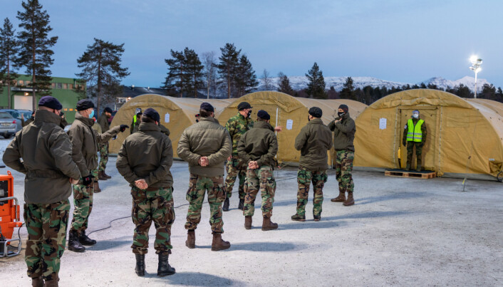 Nederlansk personell i kø for å bli testet på Bardufoss 13. januar. Nederlansk personell i kø for å bli testet på Bardufoss 13. januar.