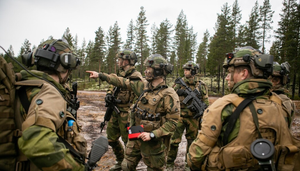 KREVENDE: Å ønske seg lojale, og ikke bare lydige, soldater stiller naturligvis store krav til soldatenes evner og ferdigheter, skriver Tor Arne Berntsen. Her ser vi soldater i Porsanger bataljon. KREVENDE: Å ønske seg lojale, og ikke bare lydige, soldater stiller naturligvis store krav til soldatenes evner og ferdigheter, skriver Tor Arne Berntsen. Her ser vi soldater i Porsanger bataljon.