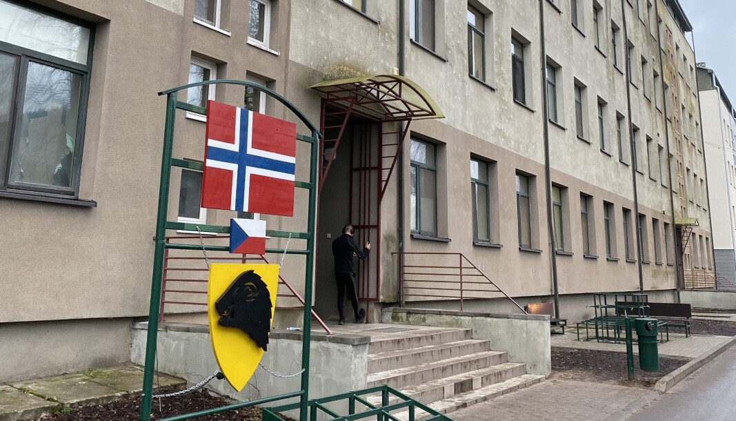 Den norske kasernen i Rukla leir i Litauen var markert med minken som kjennetegner Panserbataljonen da Forsvarets forum besøkte leiren for et års tid siden. Den norske kasernen i Rukla leir i Litauen var markert med minken som kjennetegner Panserbataljonen da Forsvarets forum besøkte leiren for et års tid siden.