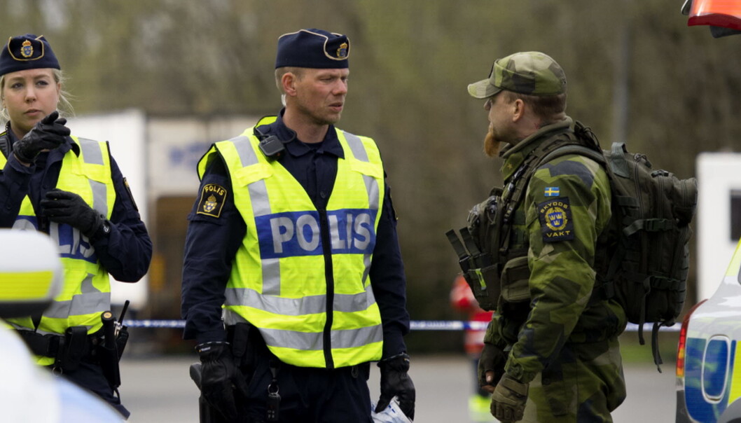 Försvarsmakten skal hjelpe politiet med å vokte grensen mot Norge. (Arkivbilde) Försvarsmakten skal hjelpe politiet med å vokte grensen mot Norge. (Arkivbilde)